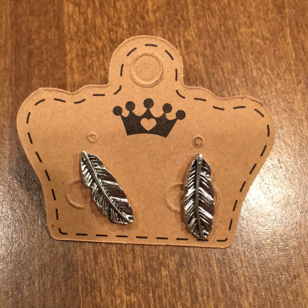 Feather shaped earrings